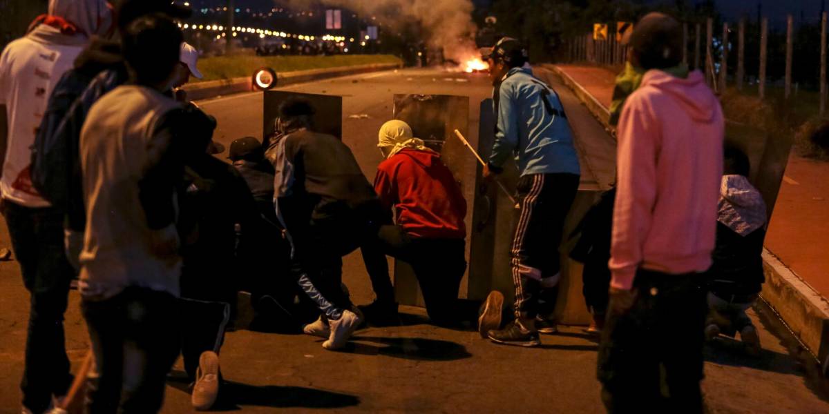 Ponen en libertad a dos militares retenidos por manifestantes