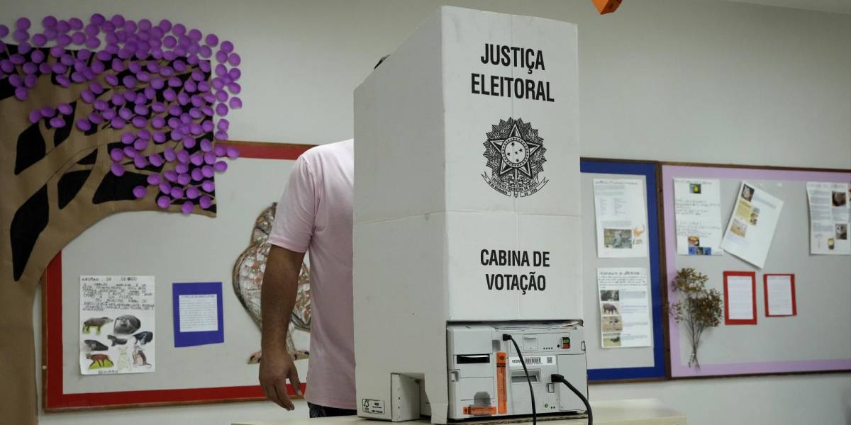 Cierran los colegios electorales para la segunda vuelta en Brasil