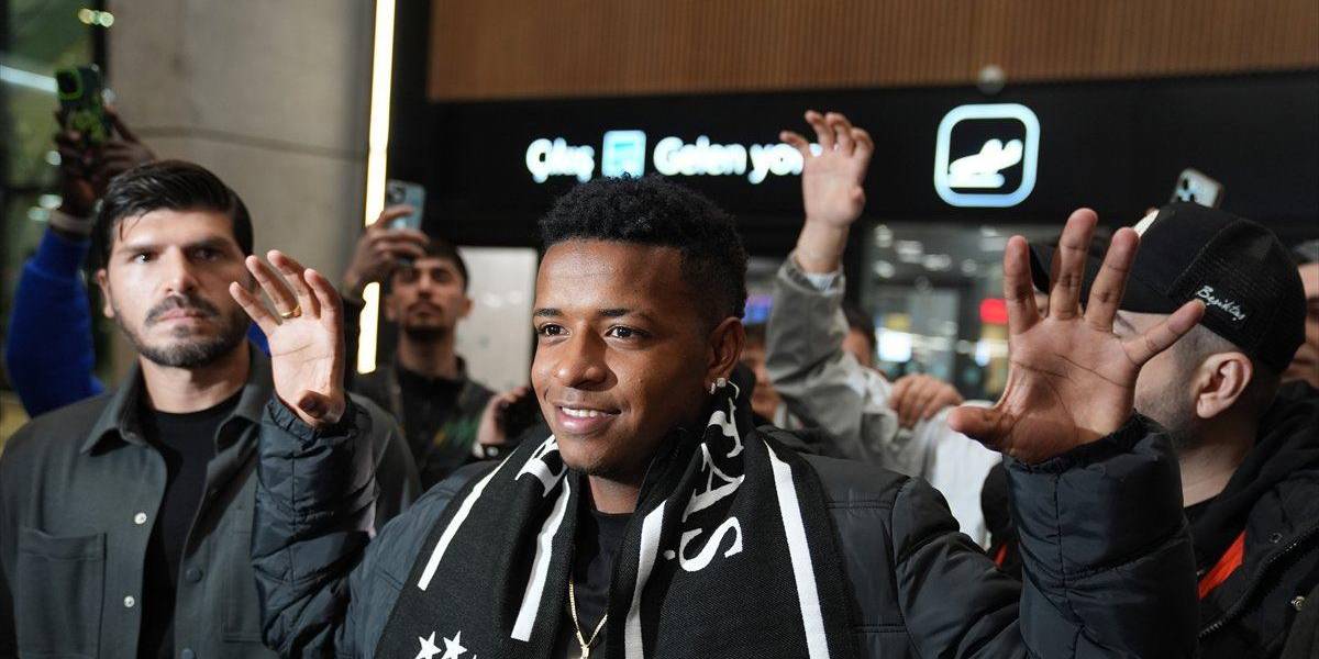 Keny Arroyo ya está en Turquía para sumarse al Besiktas