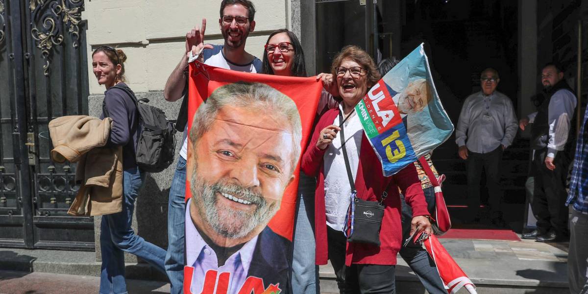 Lula lidera con un 51,18 %, según primer escrutinio en Brasil