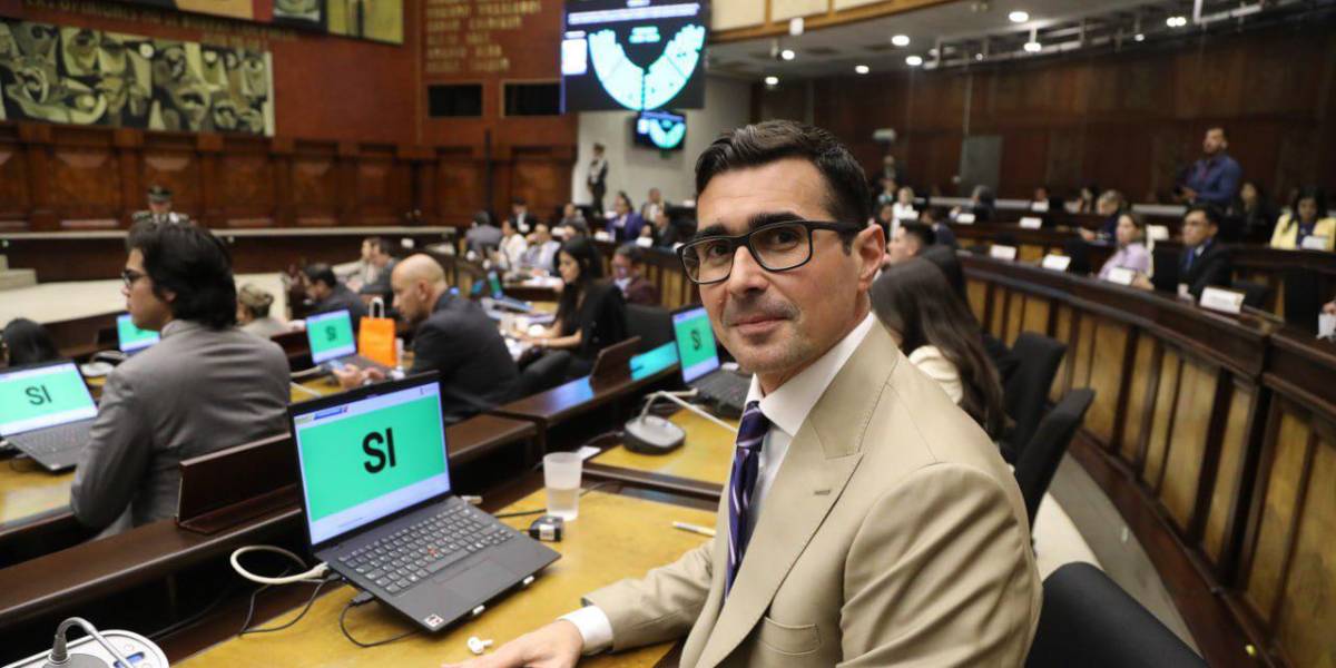 El Pleno pedirá a Daniel Noboa establecer mecanismos para garantizar la atención en el sistema de salud pública