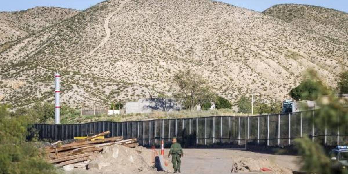 Niño ecuatoriano abandonado en paso fronterizo entre México y EE.UU.