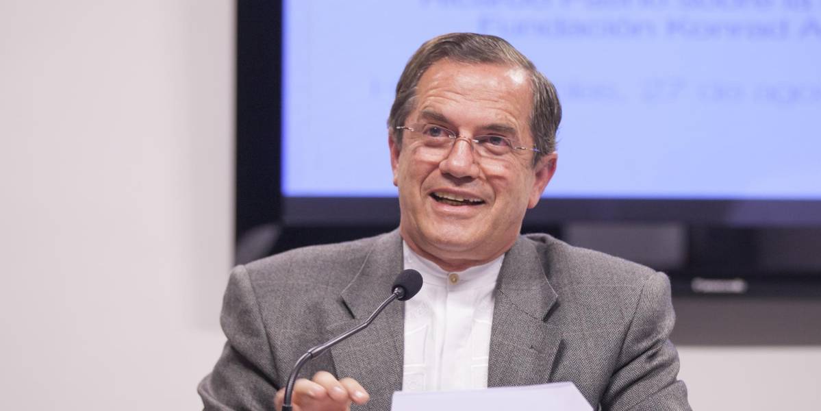 Ricardo Patiño, en un diálogo con Rafael Correa, afirma que el nivel de desconfianza en el dólar es muy alto