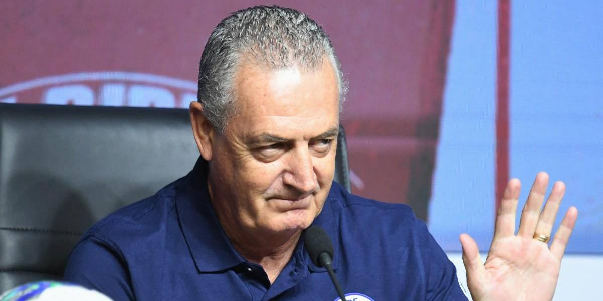 Paraguay presenta a Gustavo Alfaro como técnico de la Albirroja