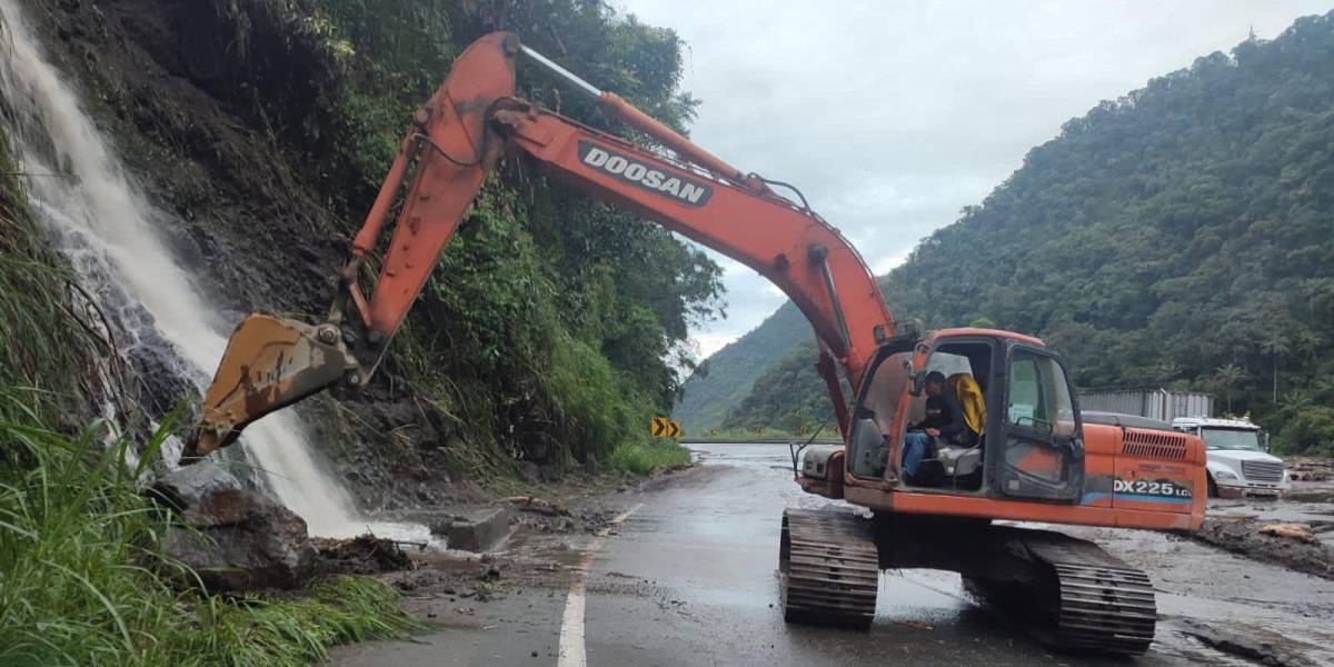 Vía Alóag - Santo Domingo se encuentra habilitada, informó el sistema ECU 911