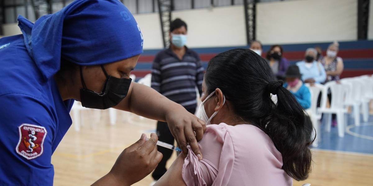 Vacunación en Ecuador: personas entre 50 y 59 años podrán acceder a la dosis de refuerzo desde este 3 de enero