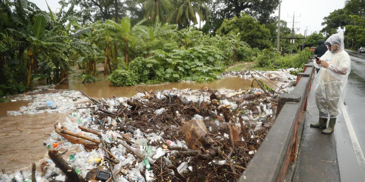 Las lluvias continúan en El Salvador y dejan más de 1 900 damnificados y numerosos daños materiales