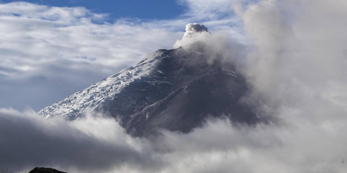 Volcán Cotopaxi mantiene una actividad moderada con tendencia ascendente