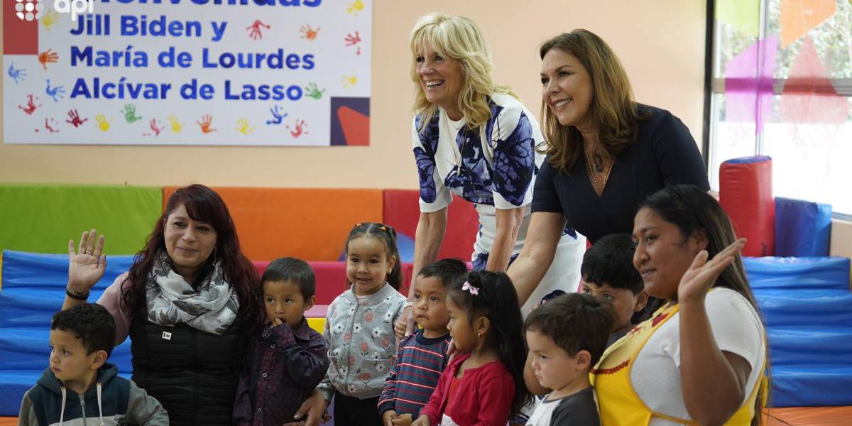 Primeras damas de Ecuador y EE.UU. hablan de educación, pandemia y democracia