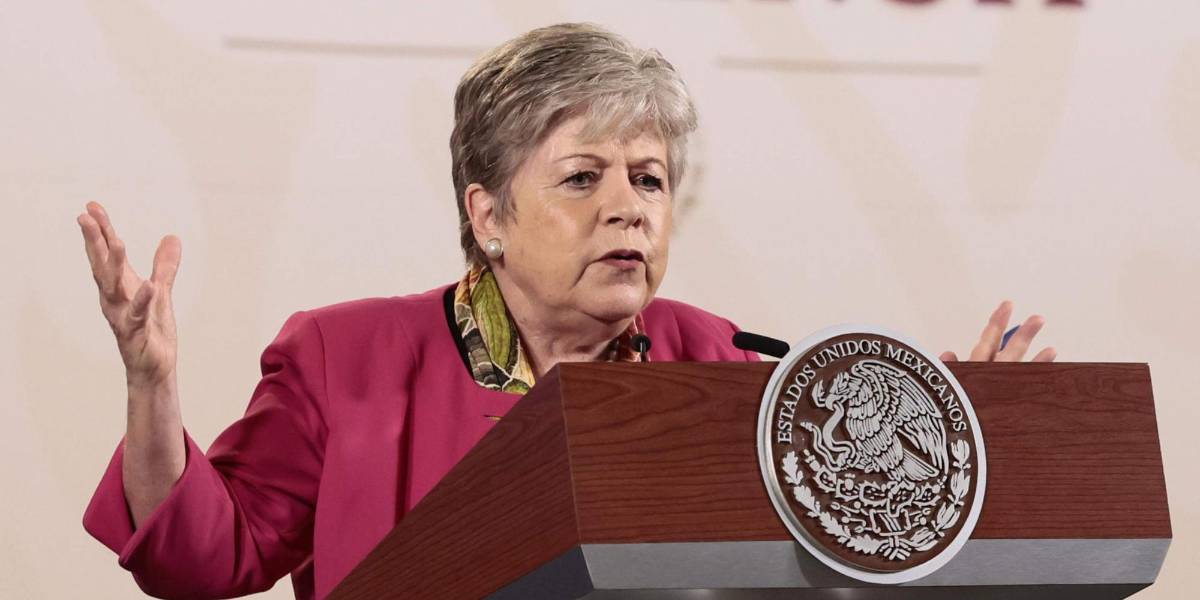 México analiza presentar una denuncia penal en Ecuador por el asalto a su Embajada