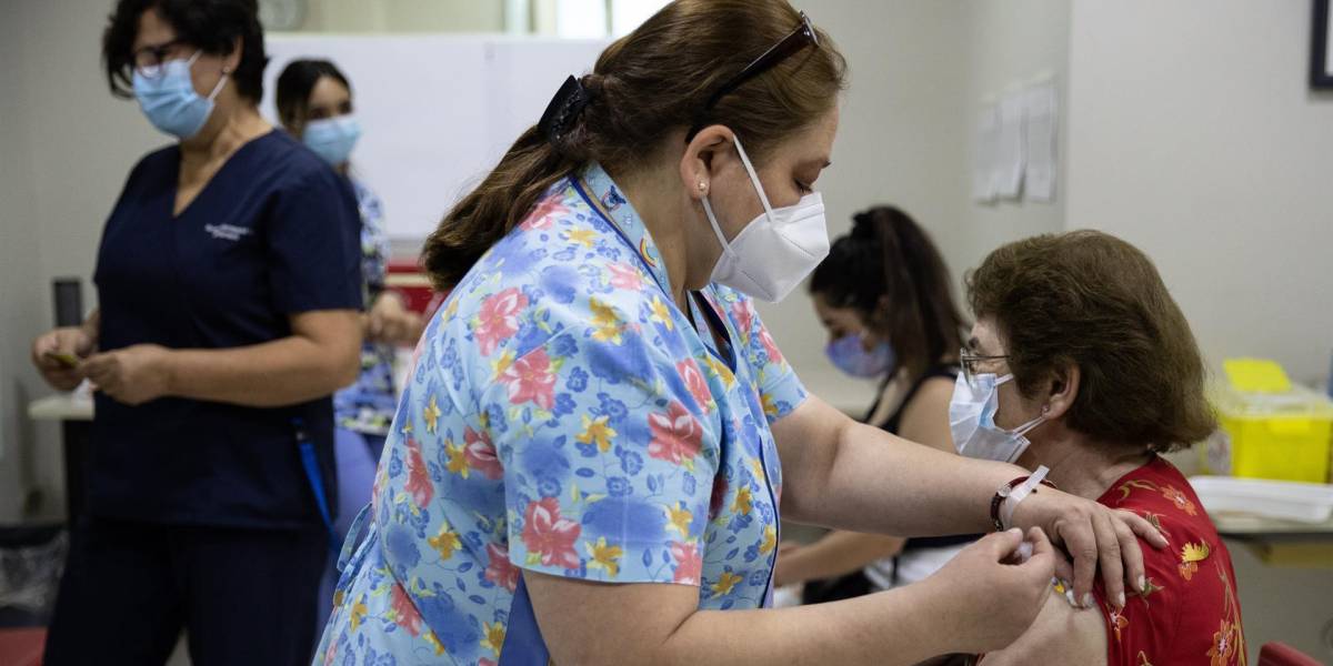 Chile comienza a aplicar la cuarta dosis de la vacuna contra el COVID-19