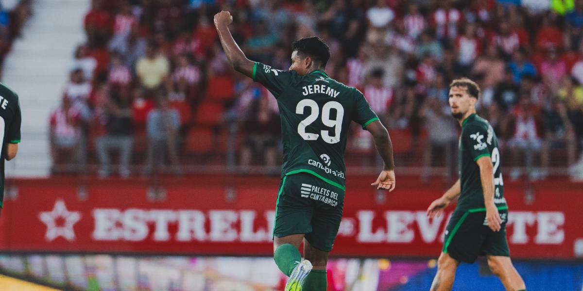 El ecuatoriano Jeremy Arévalo marcó un doblete en la victoria del Racing de Santander