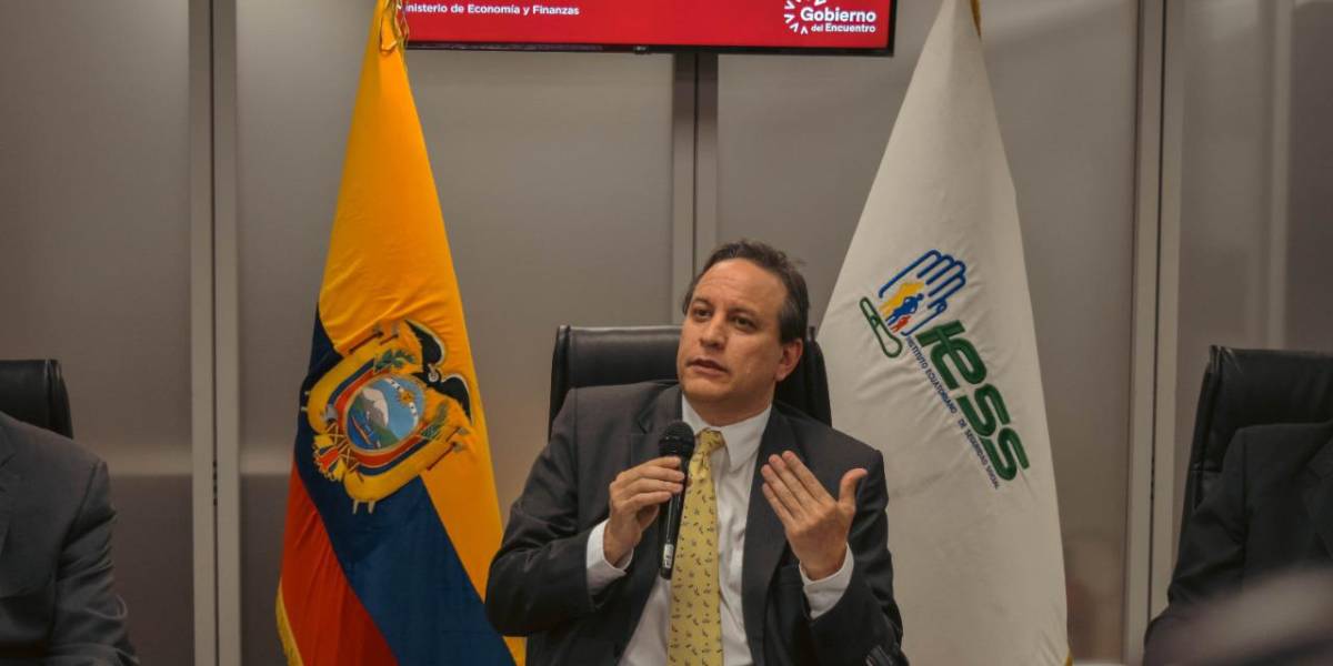 Ministerio de Economía paga al IESS $ 140 millones como parte de la deuda pendiente del Estado por las prestaciones de salud