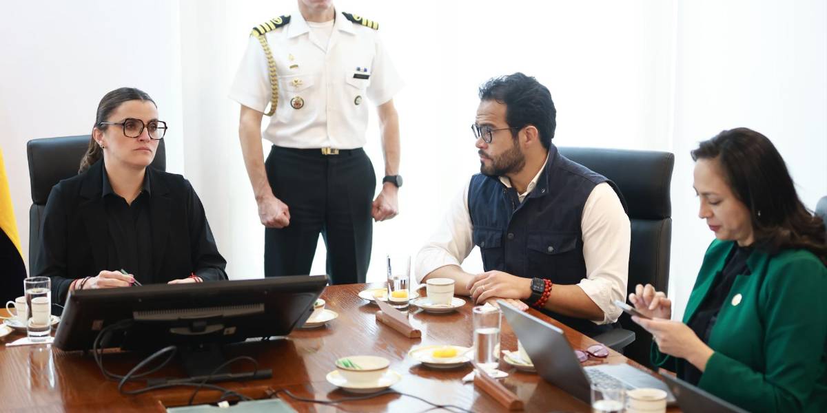 Autoridades harán operativos en hospitales para frenar venta ilegal de medicinas