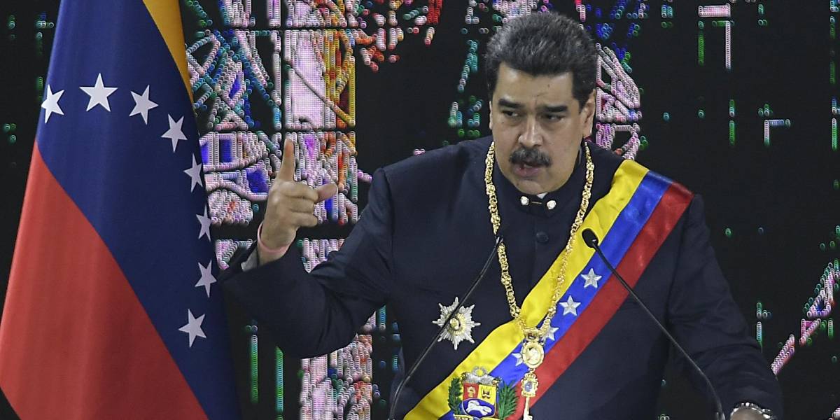 EE.UU. dice que seguirá presionando a Maduro y niega que vaya a importar petróleo venezolano