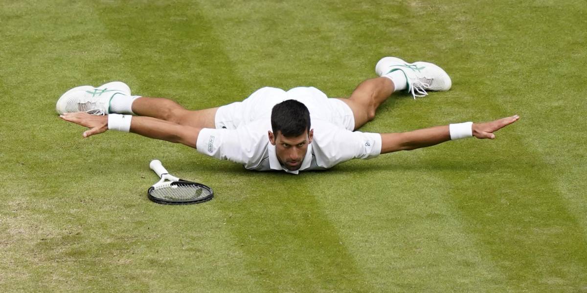Novak Djokovic remontó y avanzó a la semifinal de Wimbledon