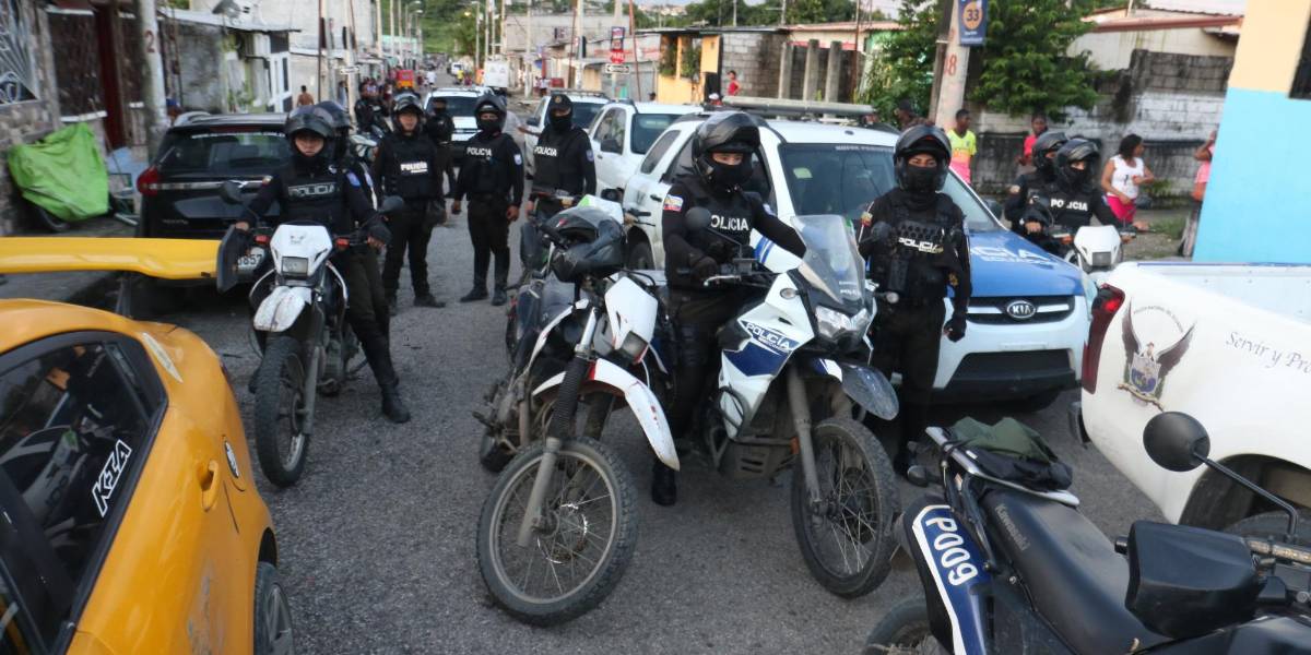 Noboa ofrece indulto a uniformados que actúen con determinación en el distrito Nueva Prosperina