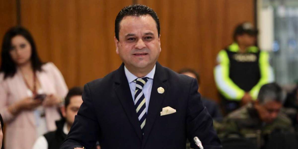 La Comisión de Fiscalización recomienda al Pleno enjuiciar políticamente al exministro Esteban Bernal