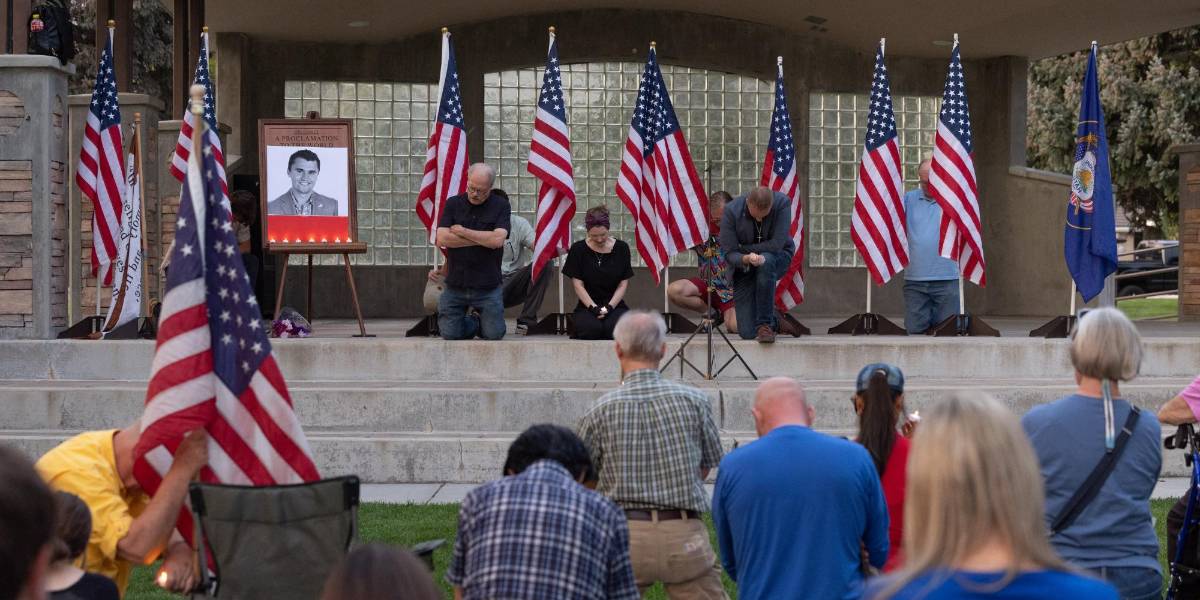 Las autoridades de EE. UU. siguen en la búsqueda del asesino de Charlie Kirk, activista cercano a Donald Trump