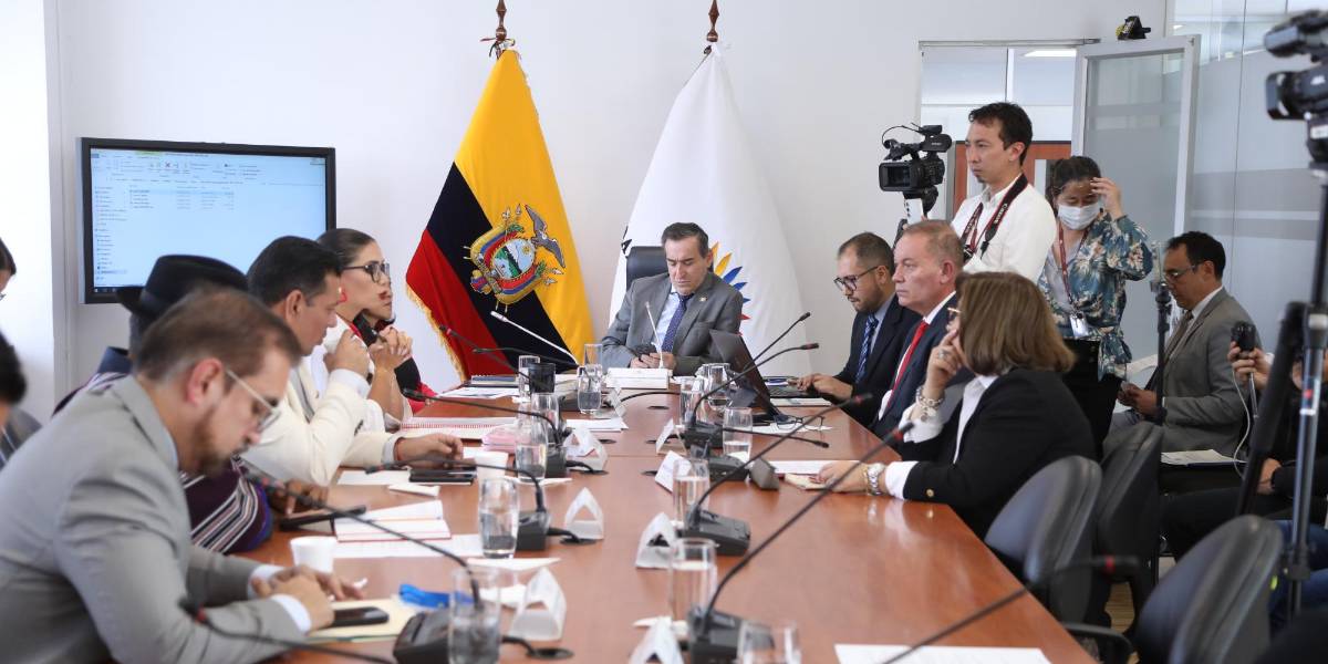 Asamblea: el contrato para la adquisición de prendas para la Fuerza Terrestre será fiscalizado