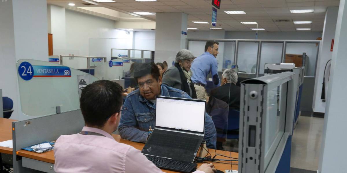 Sin subsidio al diésel, SRI anuncia devolución del IVA a adultos mayores