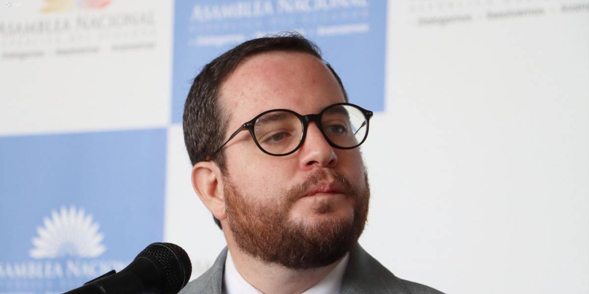 La posesión de Mario Godoy provoca una confrontación entre el secretario de la Asamblea y la bancada de ADN