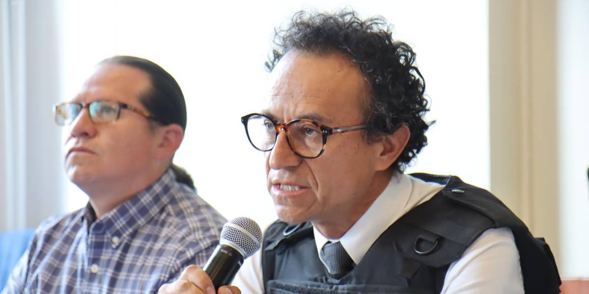 Asesinato Fernando Villavicencio: el periodista Christian Zurita inscribió su candidatura ante el CNE