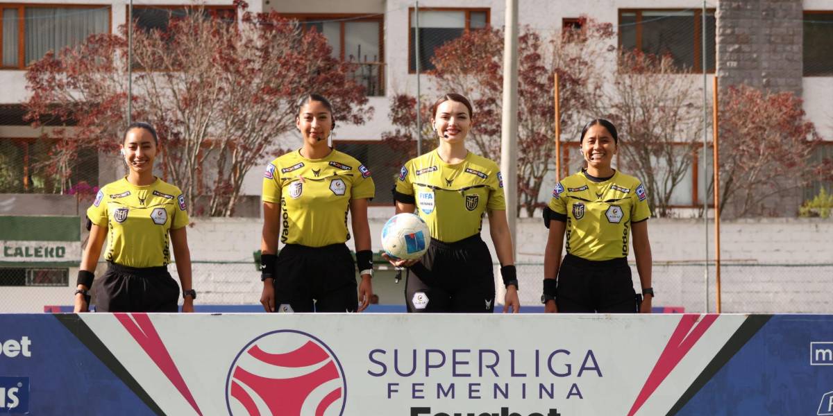 11 árbitras ecuatorianas obtienen escarapela FIFA en 2025