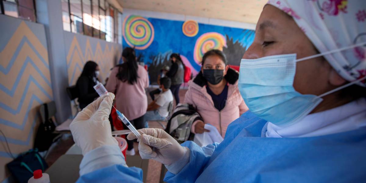 Ecuador registra 2 805 nuevos contagios y dos muertos por covid-19 en un día