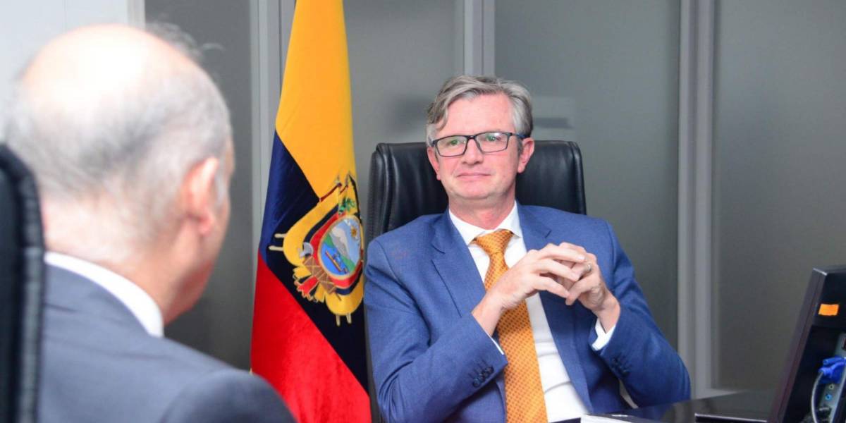 El ministro de Economía se une a la gira de Daniel Noboa por Europa