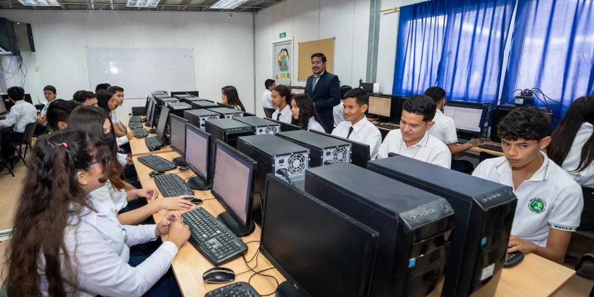 Las clases presenciales no se retomarán en Guayas, Esmeraldas, Los Ríos, Pedernales y Quito