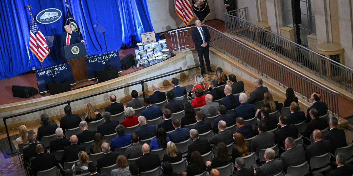 Trump llama corruptos e ilegales a los medios de comunicación opositores