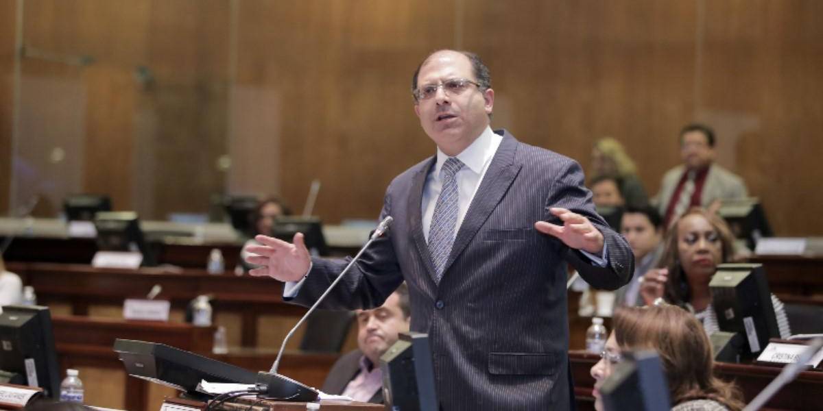 El correísmo asegura que acordó con el PSC y ADN para que Kronfle asuma la presidencia de la Asamblea