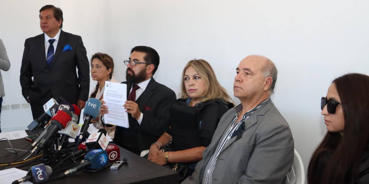 Asesinato Fernando Villavicencio: la familia denuncia a Lasso y a otros funcionarios por omisión dolosa