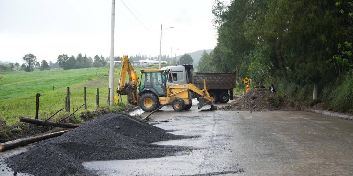 La vía Cuenca-Girón-Pasaje se cierra en el km 66 por un nuevo socavón