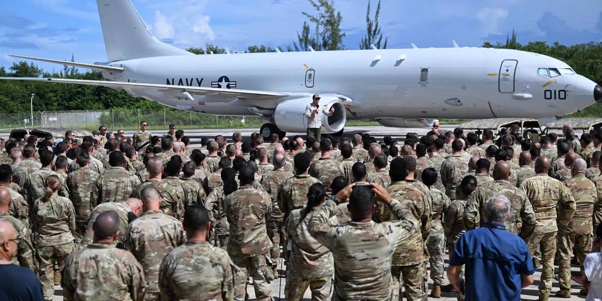 Secretario de Guerra de EE. UU. visita Puerto Rico en medio de polémicas maniobras militares