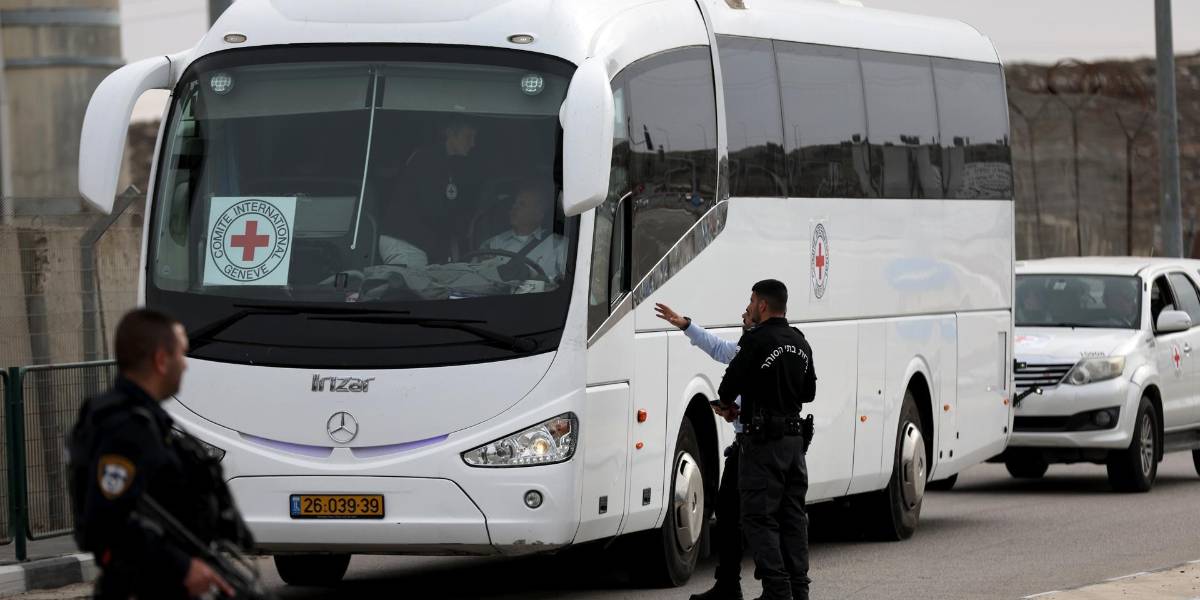 Tras horas de retraso, Israel y Hamás realizaron un segundo canje de rehenes por presos