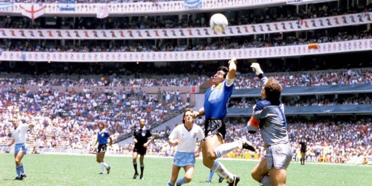 Subastan el balón de la 'Mano de Dios' de Diego Maradona