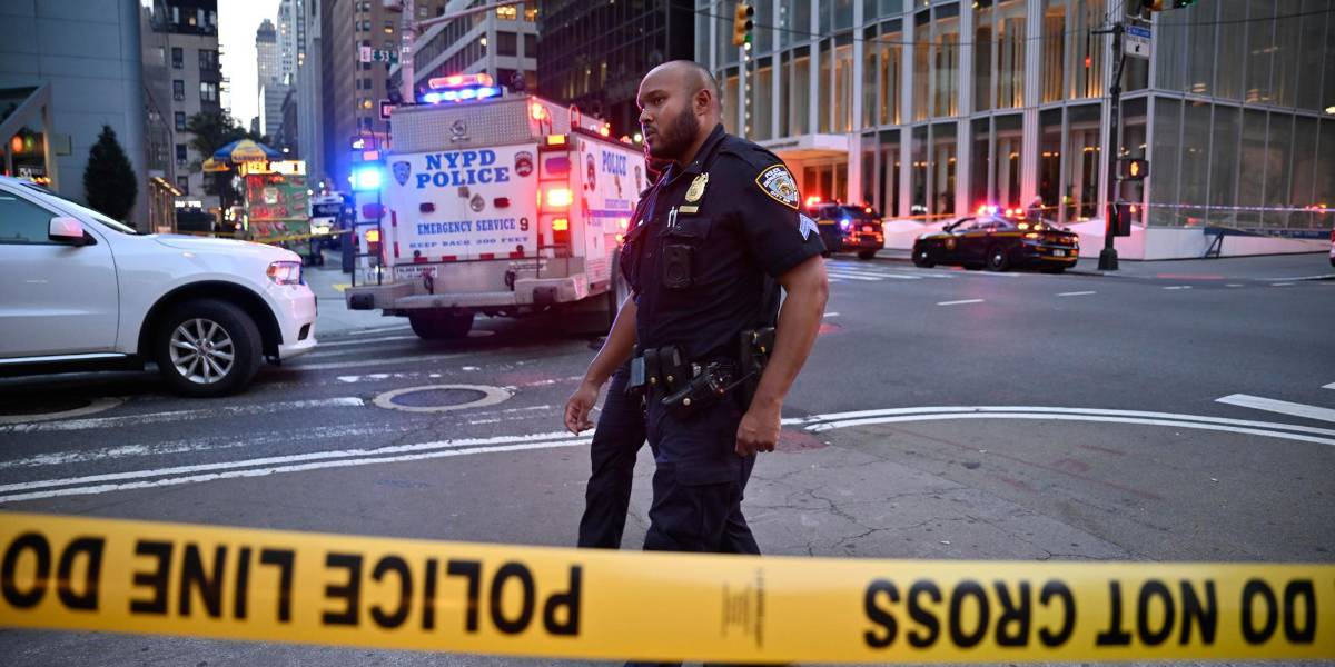 Cuatro personas, entre ellas un policía, murieron en un tiroteo en Nueva York