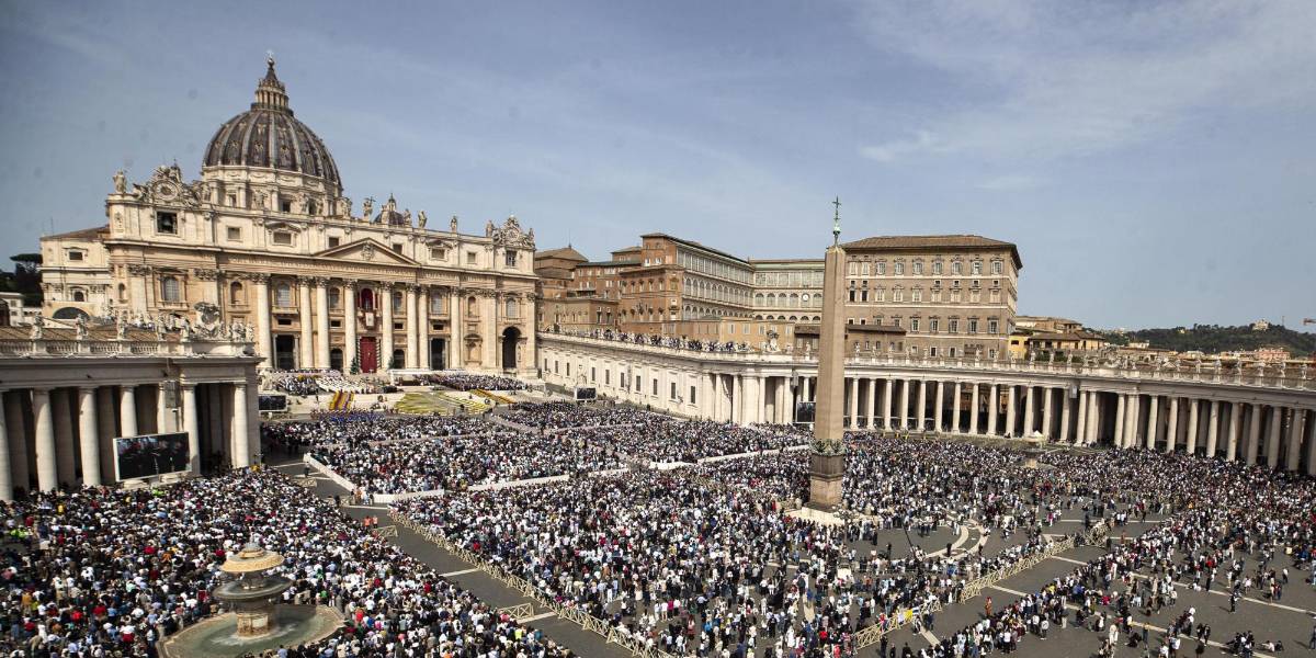 Las campanas de San Pedro del Vaticano sonaron por la muerte del papa Francisco