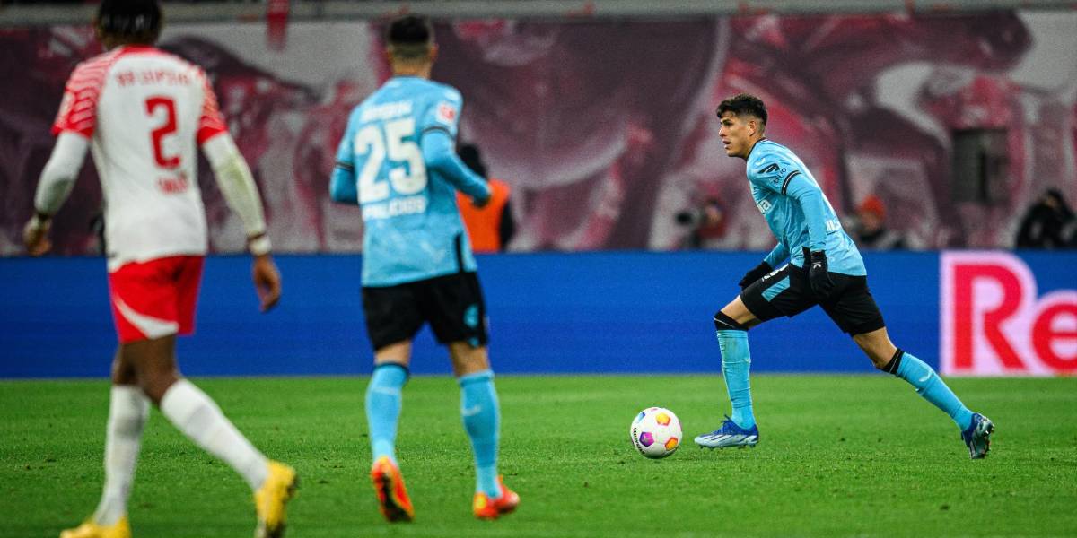 Piero Hincapié estuvo en el once ideal de la jornada 18 en la Bundesliga