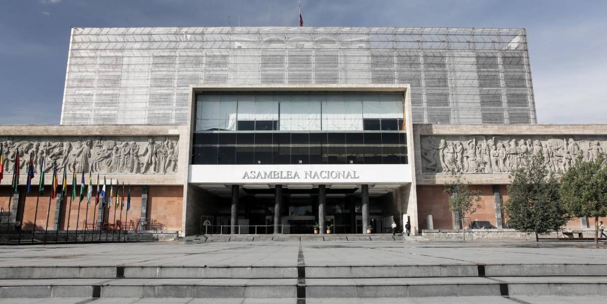 Asamblea: la Comisión de Fiscalización impulsará el juicio político contra Inés Manzano