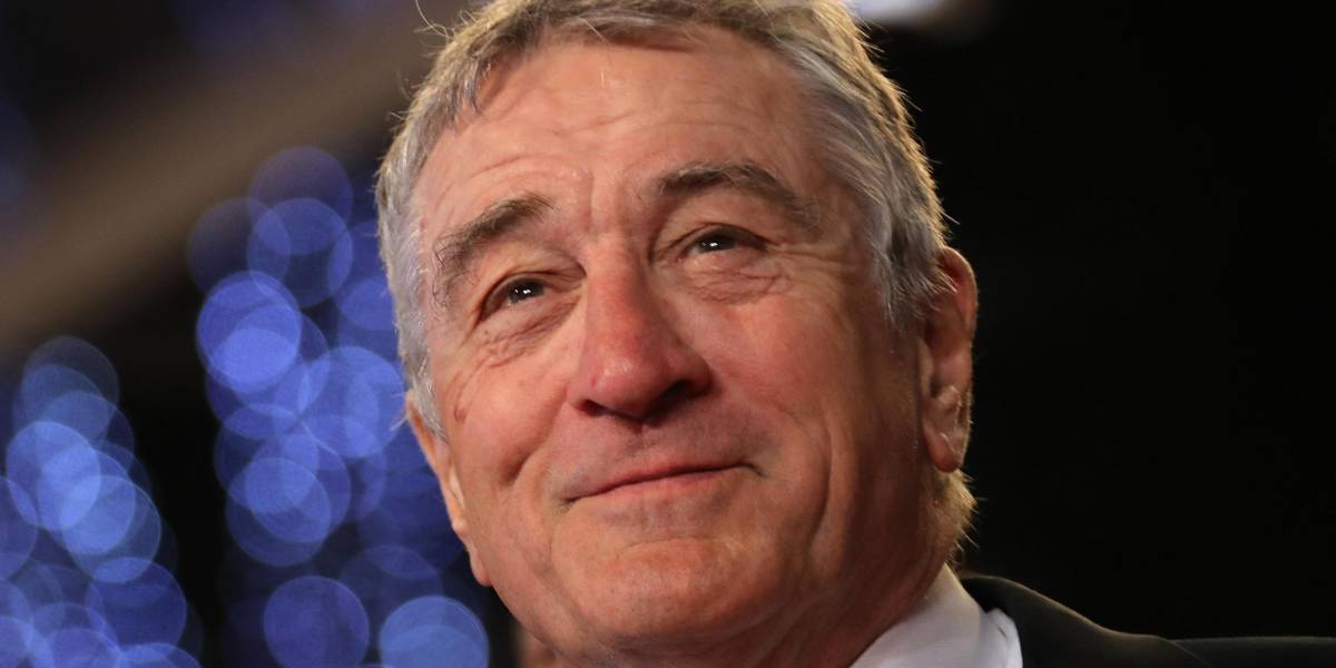 Robert De Niro celebra sus 81 años lanzándose desde una altura de 9 metros al mar, el video es viral