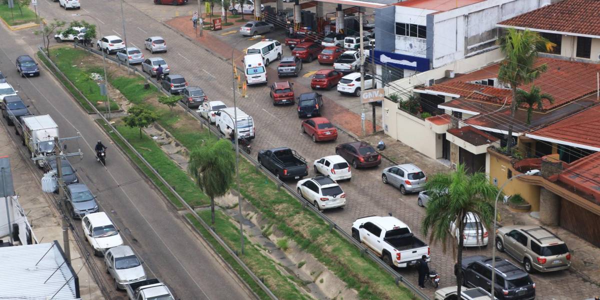 Bolivia enfrenta una crisis de combustible, escasez y largas filas por falta de divisas
