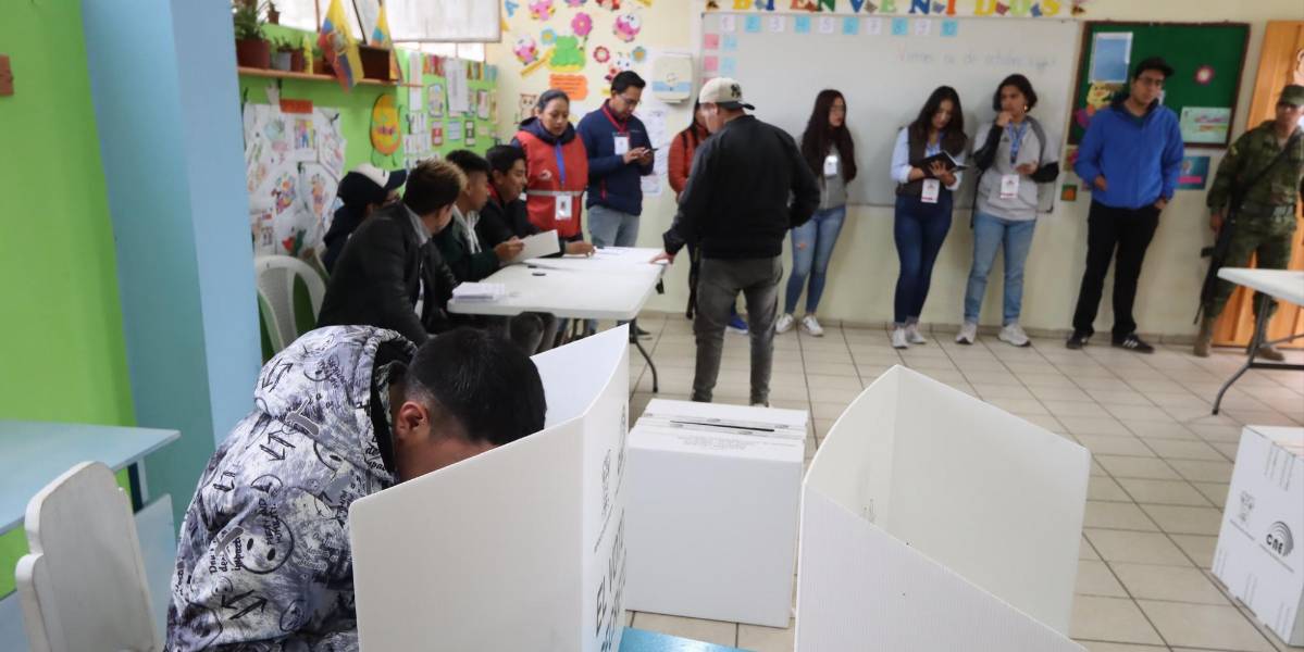 El CNE reactiva la opción de cambio de domicilio electoral