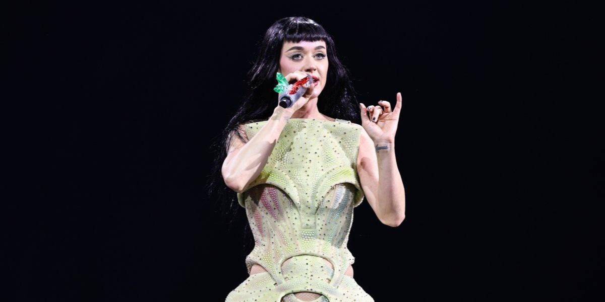 Una fan colapsa en pleno concierto y Katy Perry detiene el show para orar por ella