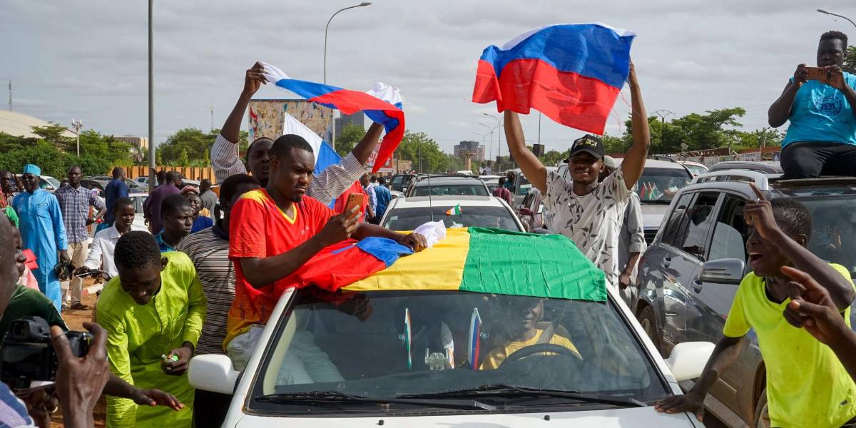 Níger: la Unión Europea califica de provocación contra la democracia a la retención del presidente Mohamed Bazoum