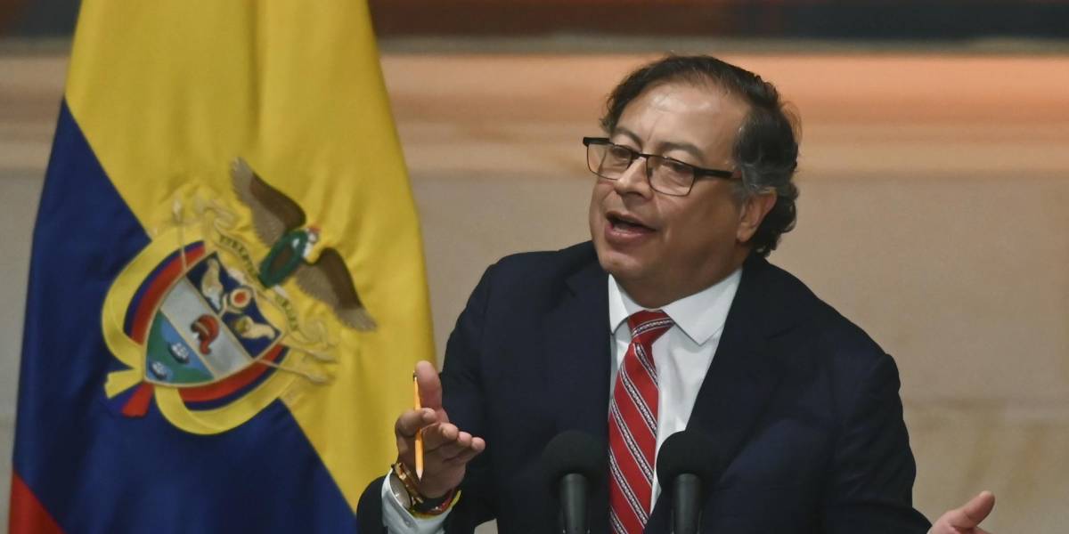 La oposición colombiana va por la destitución de Gustavo Petro