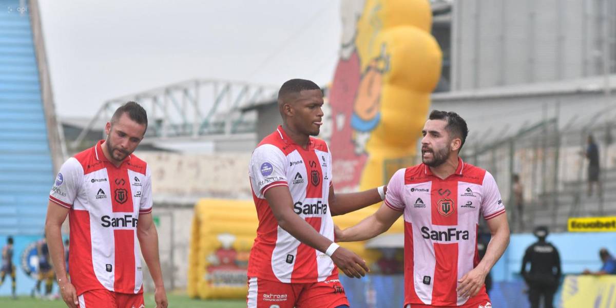 Técnico Universitario sorprende a Delfín y mete presión en la zona del descenso