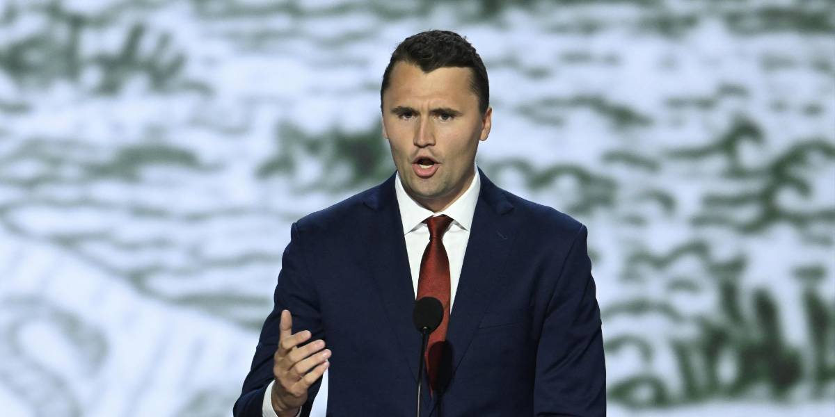 Quién era Charlie Kirk, el comentarista conservador y aliado de Trump asesinado de un disparo en una universidad en Utah